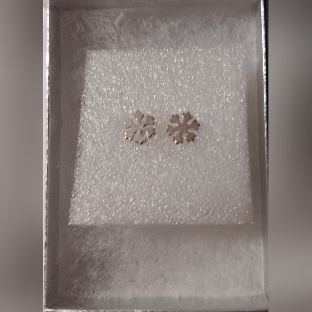925 Sterling Silver Snowflake Stud Earrings